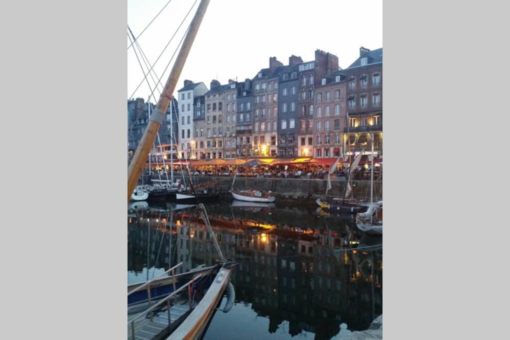 Une Pause Chez Julien, Appartement Lumineux Et Idealement Situe! Honfleur Buitenkant foto