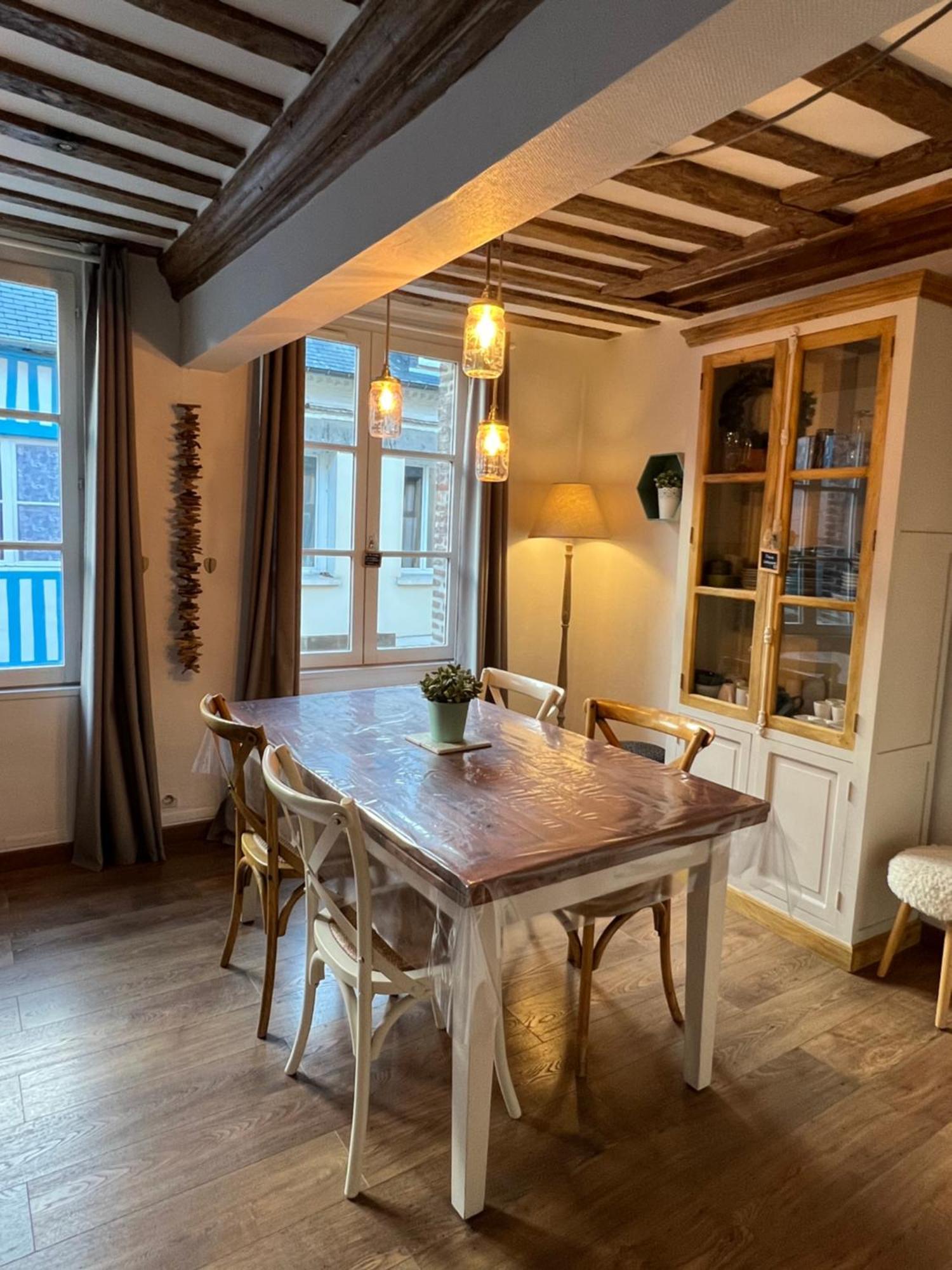 Une Pause Chez Julien, Appartement Lumineux Et Idealement Situe! Honfleur Buitenkant foto